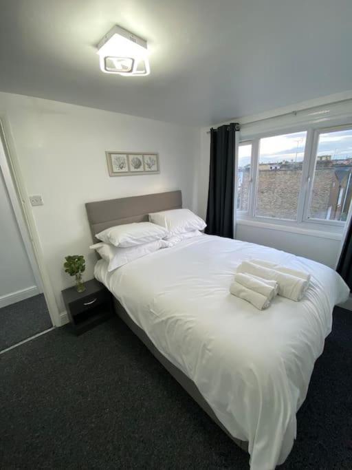 2 Bedroom Flat In Londres Exterior foto