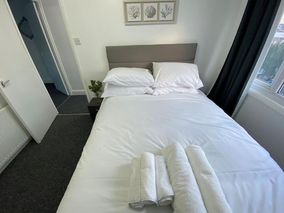 2 Bedroom Flat In Londres Exterior foto