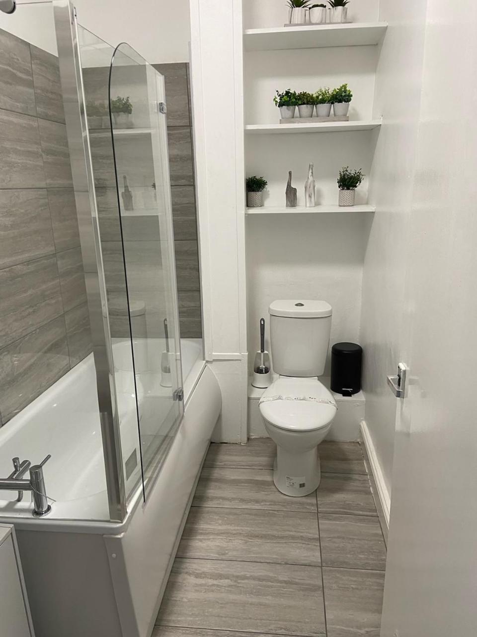 2 Bedroom Flat In Londres Exterior foto