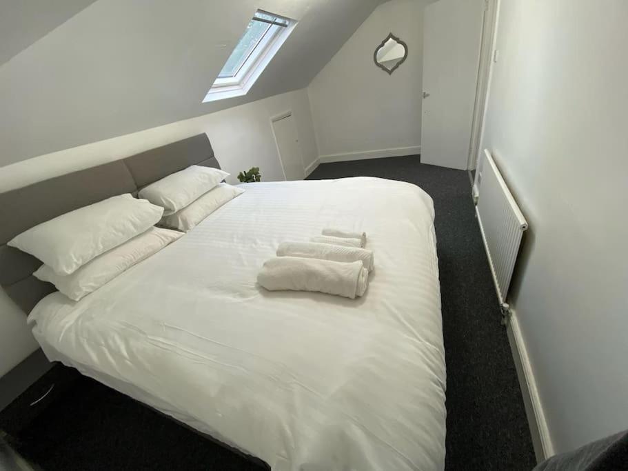 2 Bedroom Flat In Londres Exterior foto